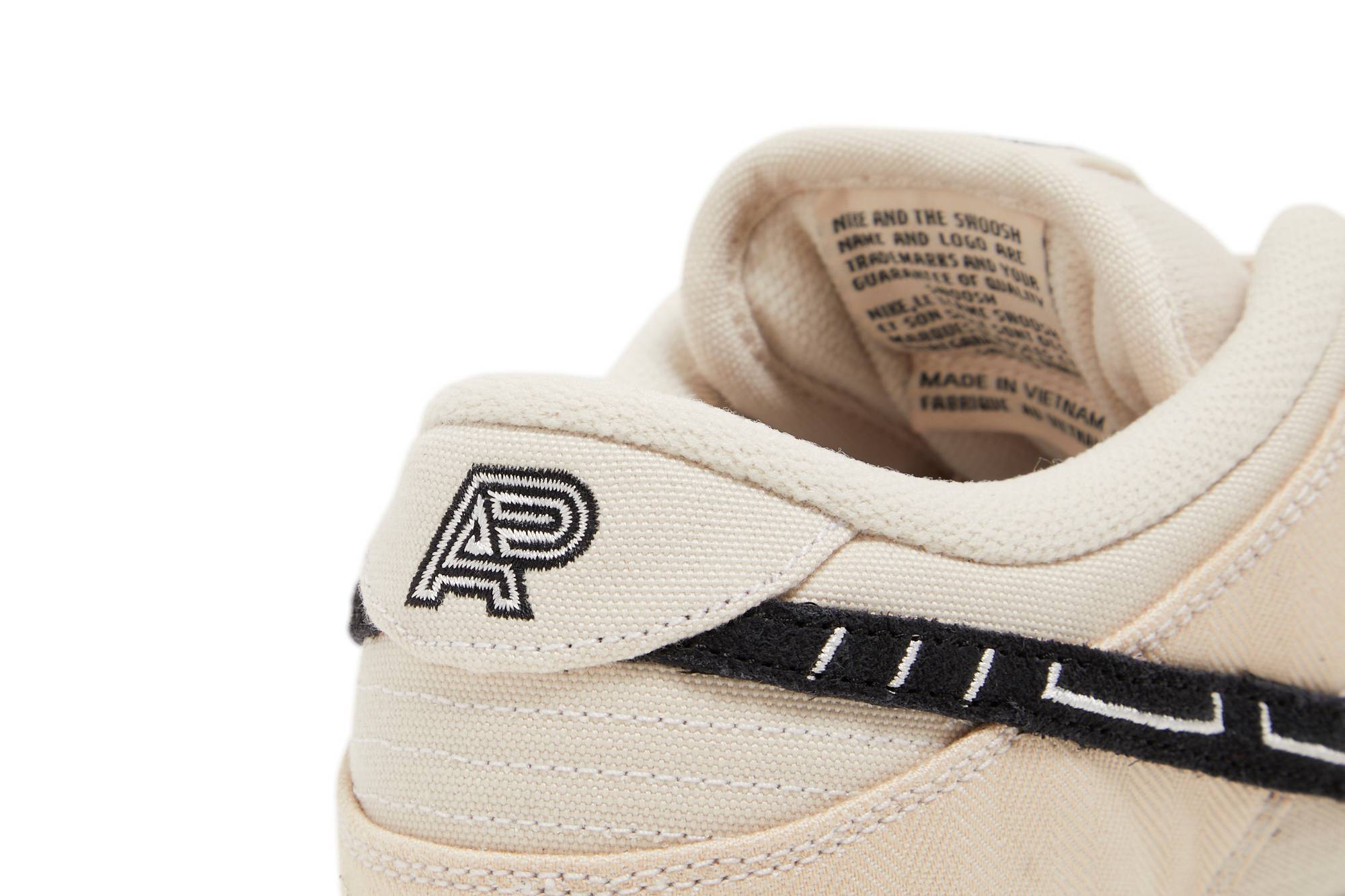 Albino Preto X Nike SB Dunk Low ‘Fossil’ FD2627-200 - Image 9