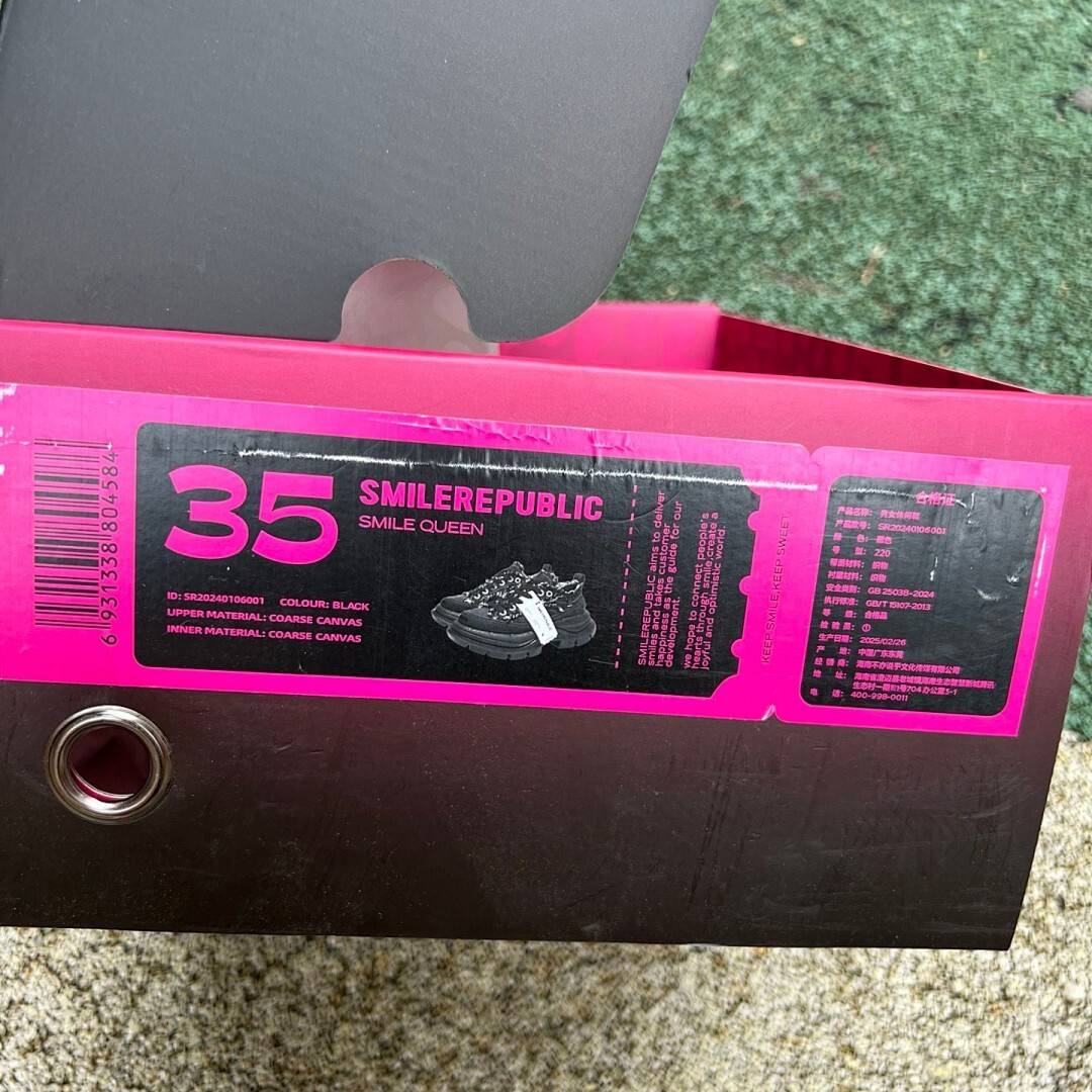 SMILEREPÚBLIC Black Distressed Chunky Sole Low Top Sneakers Style No. 1 - Image 2