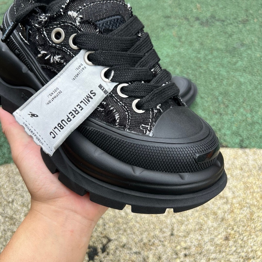 SMILEREPÚBLIC Black Distressed Chunky Sole Low Top Sneakers Style No. 1 - Image 3