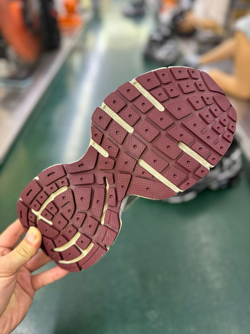 Balenciaga 3XL Trainer Beige/Red 734734W3XL69095 - Image 3