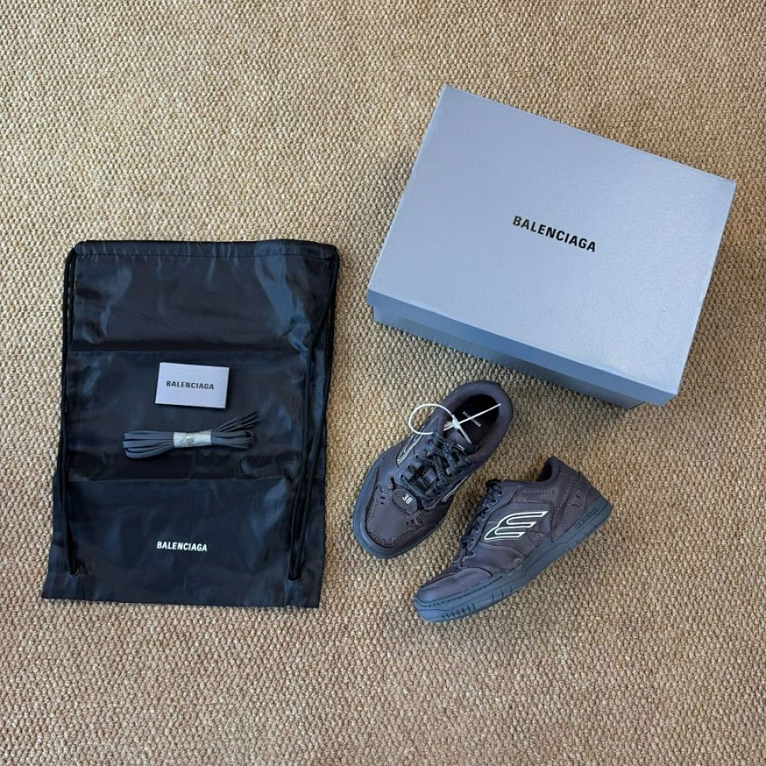 Balenciaga WORN-OUT Umbro Low Top Sneaker Grey 760920W5B701210 - Image 2