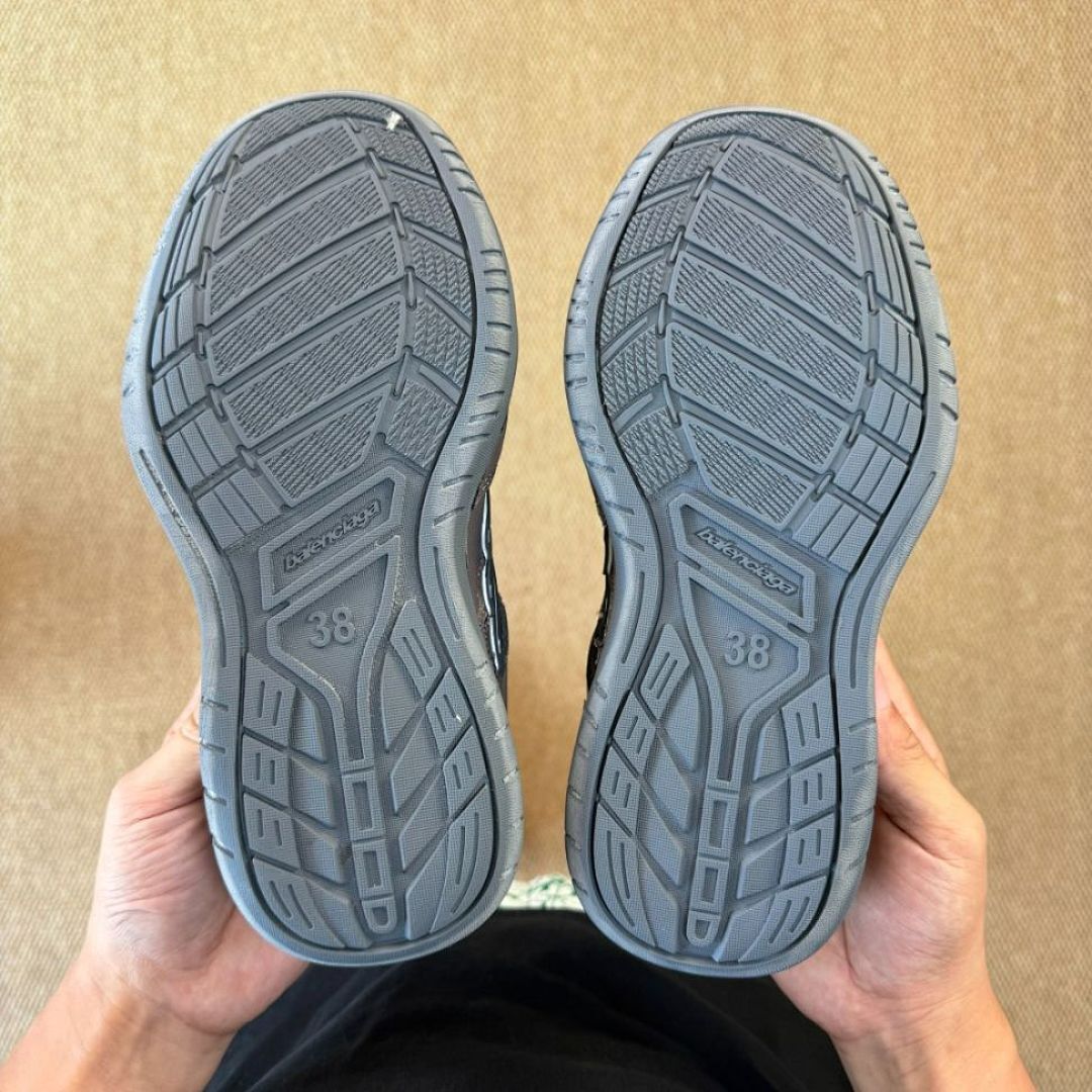 Balenciaga WORN-OUT Umbro Low Top Sneaker Grey 760920W5B701210 - Image 8