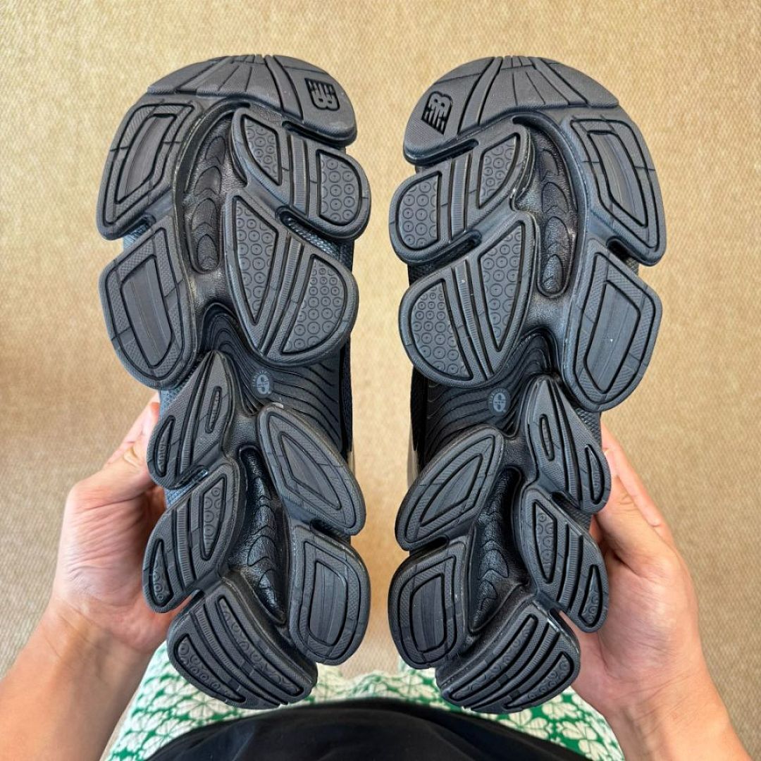 Nike Shox NZ Triple Black 360565-090 - Image 8