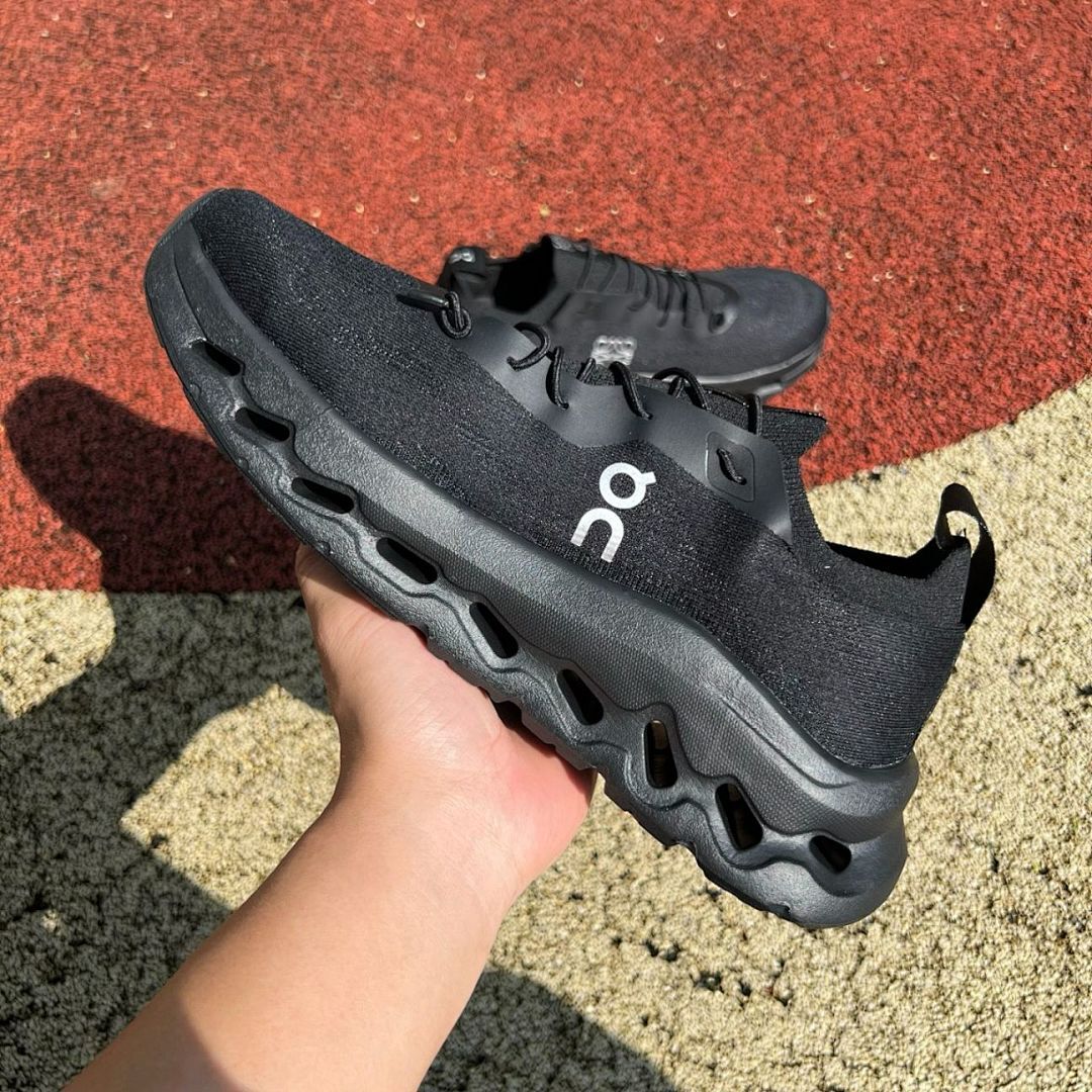 On Cloudchase Running Shoes Black - Image 7