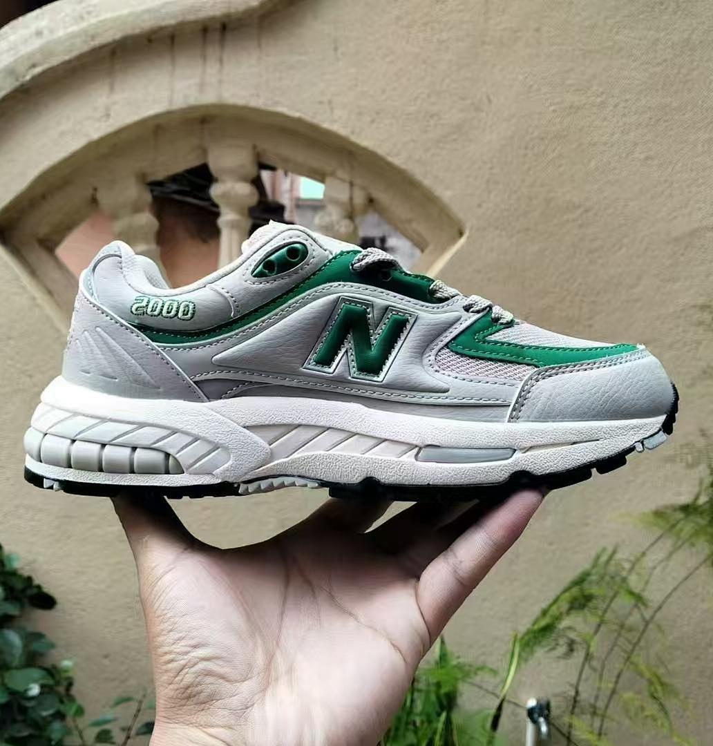 New Balance 2000 Grey Green Athletic Running Shoes Trainers - Image 2