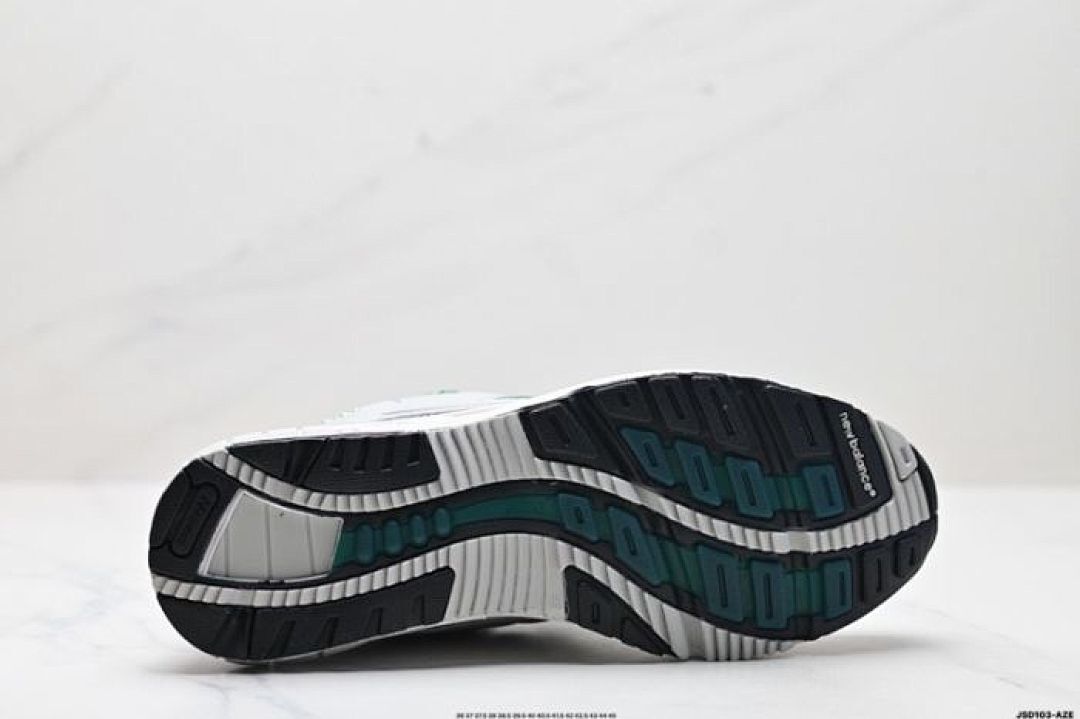 New Balance 2000 Grey Green Athletic Running Shoes Trainers - Image 3