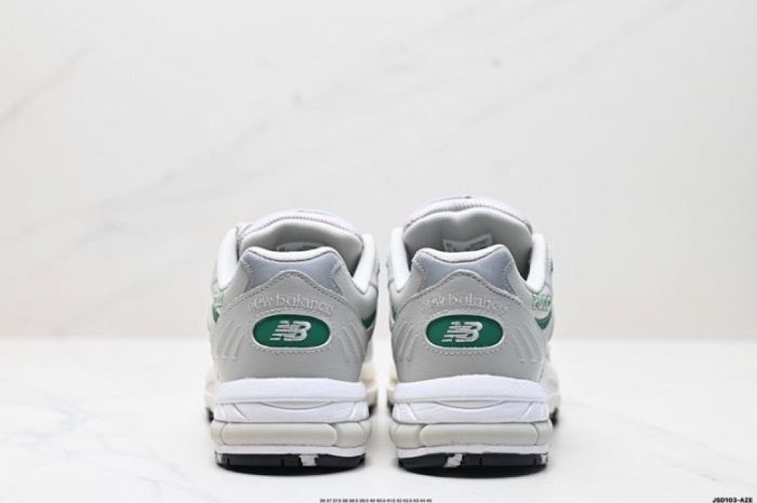 New Balance 2000 Grey Green Athletic Running Shoes Trainers - Image 5