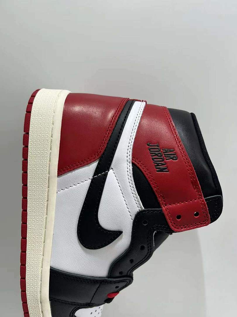 Air Jordan 1 High OG Black Toe Vintage Aged Midsole Retro Sneakers - Image 3