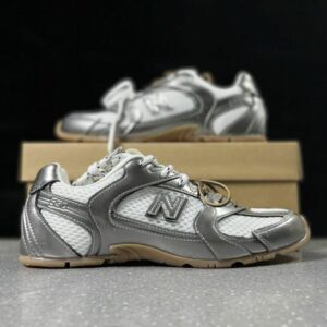 New Balance 530 White Metallic Silver Gum Sole Running Shoes Trainers MR530EMG