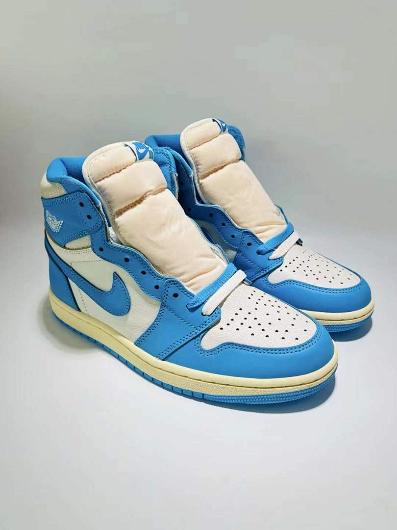 Air Jordan 1 Retro High OG University Blue Sail - Image 2