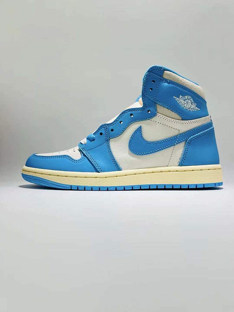 Air Jordan 1 Retro High OG University Blue Sail - Image 3