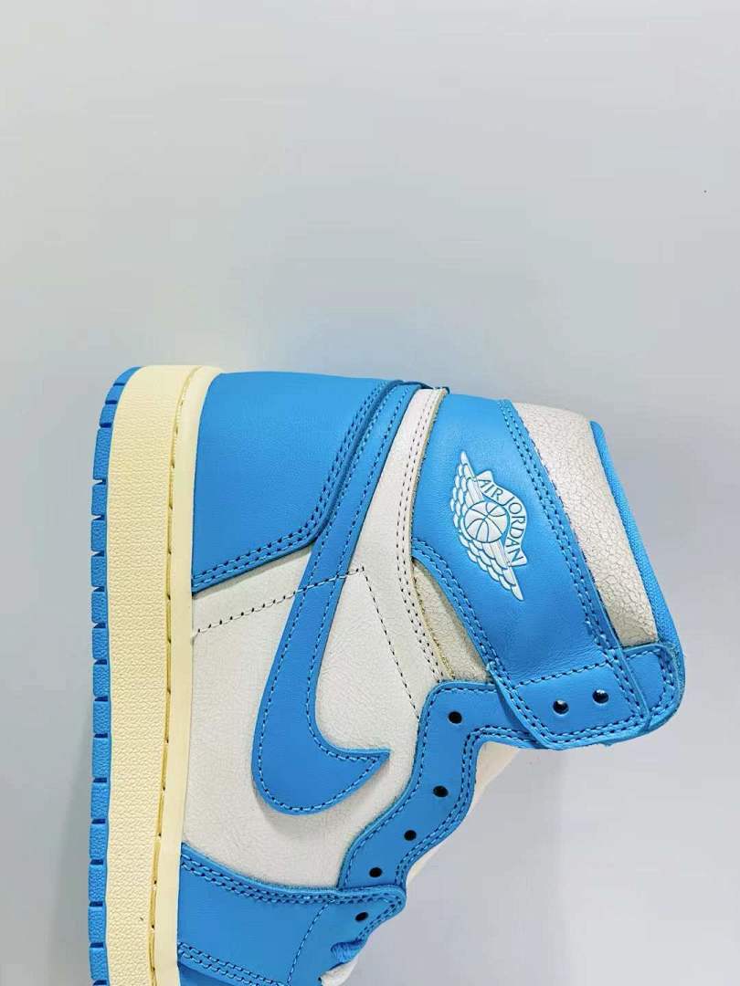 Air Jordan 1 Retro High OG University Blue Sail - Image 5