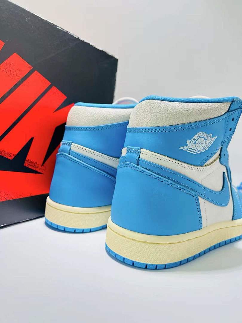 Air Jordan 1 Retro High OG University Blue Sail - Image 9