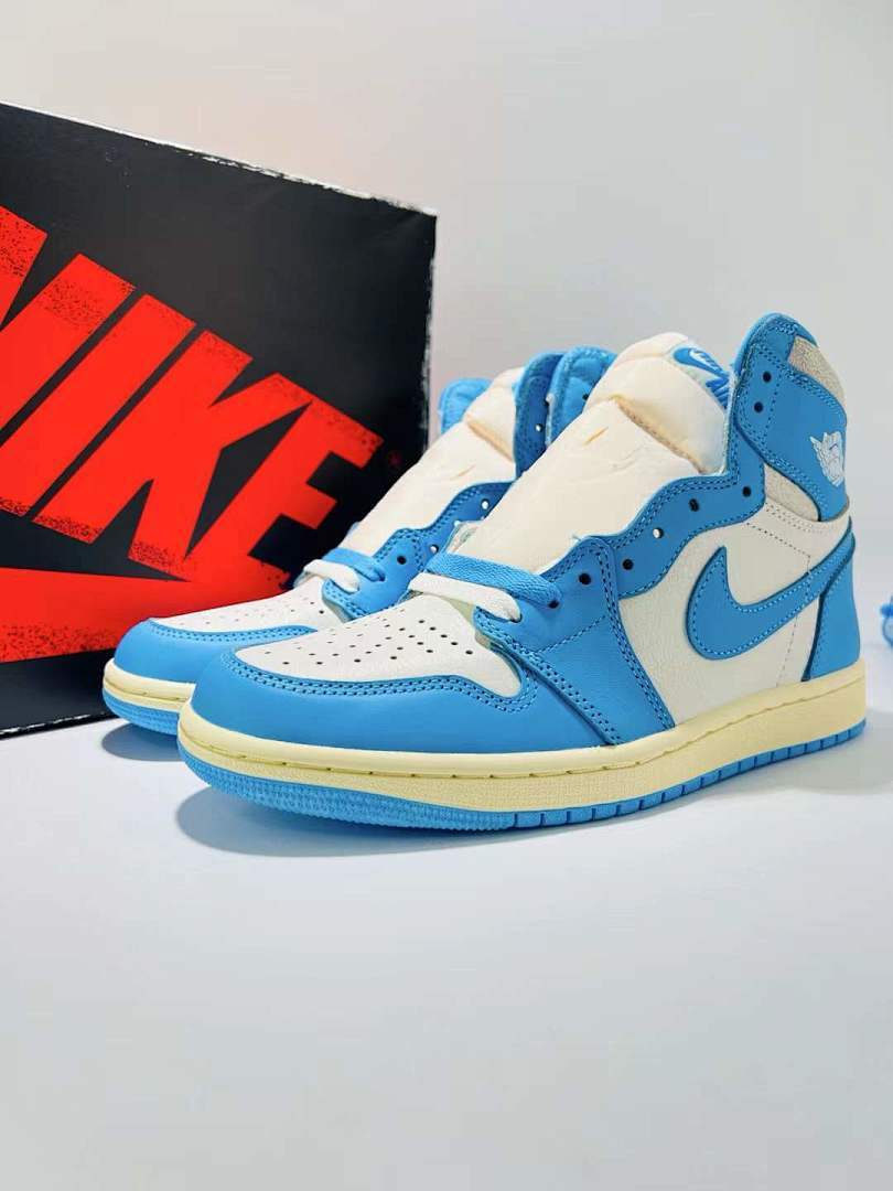 Air Jordan 1 Retro High OG University Blue Sail - Image 10