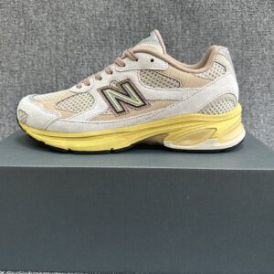New Balance 2002R Sweet Caramel M2002RHD Cream Beige Yellow Lifestyle Sneakers