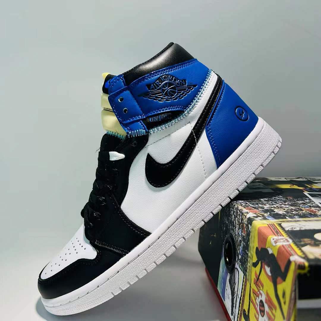 Air Jordan 1 Retro High OG 'Royal Toe' (555088-041) Deconstructed Exposed Foam Tongue White Black Royal Blue - Image 4