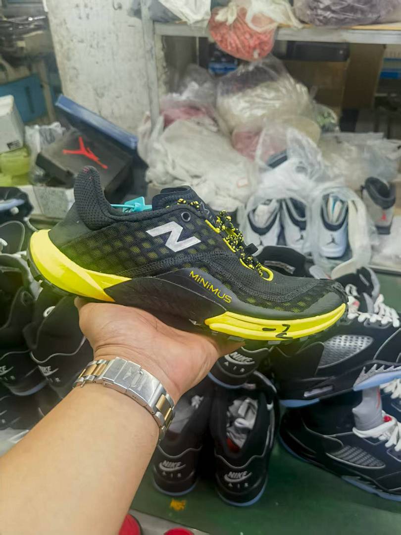 New Balance Minimus Black Yellow Training Running Cross Trainer Shoes