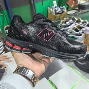 New Balance 1906R Black Magenta Running Shoes Sneakers FantomFit N-ERGY Textured Athletic Lifestyle Sport Footwear Men's Women's New Balance 1906R Black with Magenta Accents (M1906REE)