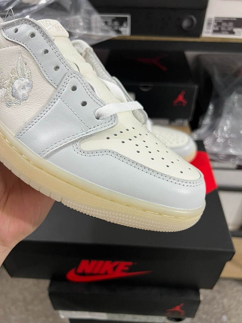 Air Jordan 1 Low SE "Floral Embroidery" White Light Smoke Grey Sail FN8918-100 Women's Sneakers - Image 3