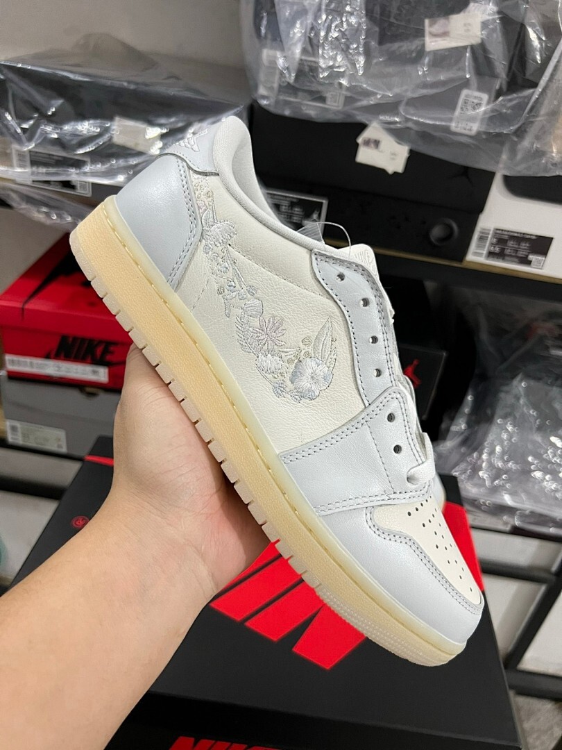 Air Jordan 1 Low SE "Floral Embroidery" White Light Smoke Grey Sail FN8918-100 Women's Sneakers - Image 9