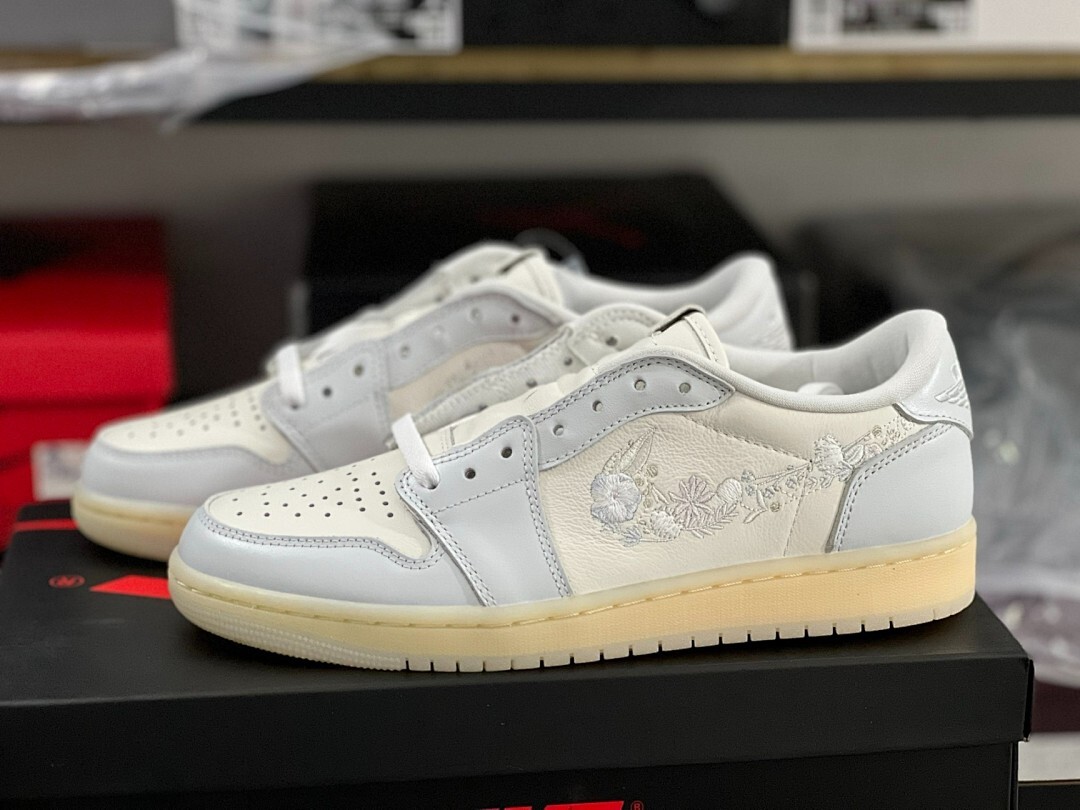 Air Jordan 1 Low SE "Floral Embroidery" White Light Smoke Grey Sail FN8918-100 Women's Sneakers - Image 10