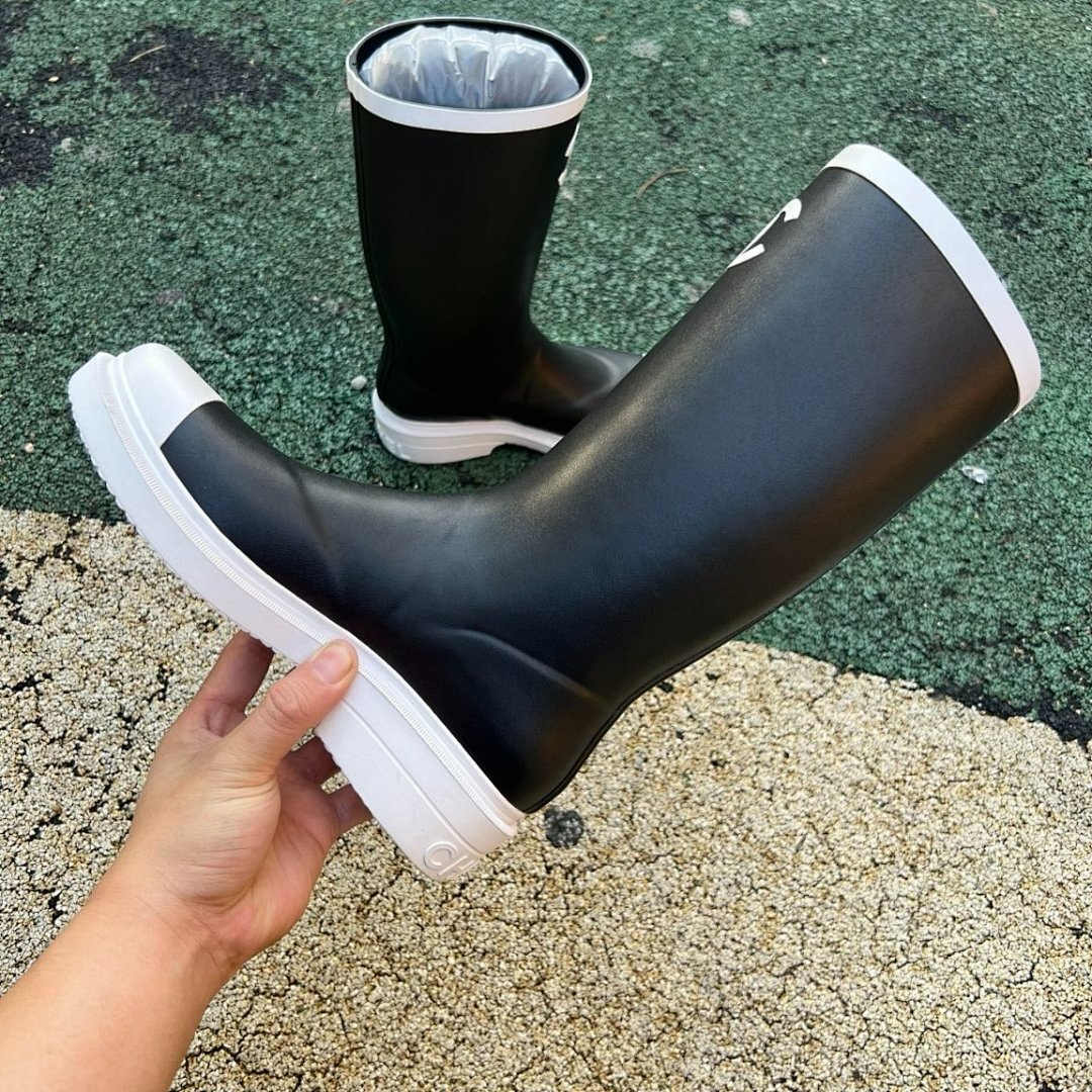 Chanel Black Rubber Rain Boots White Cap Toe CC Logo - Image 7
