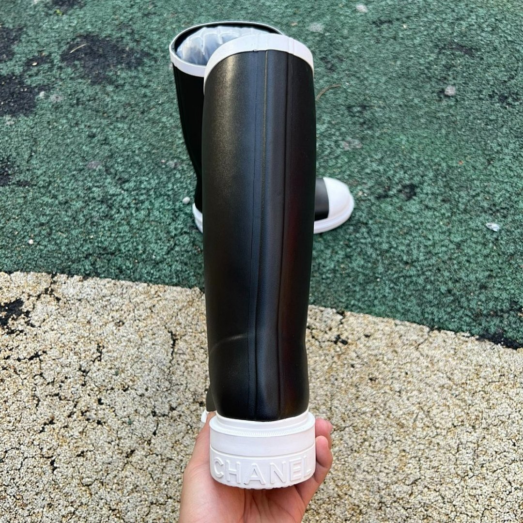 Chanel Black Rubber Rain Boots White Cap Toe CC Logo - Image 8